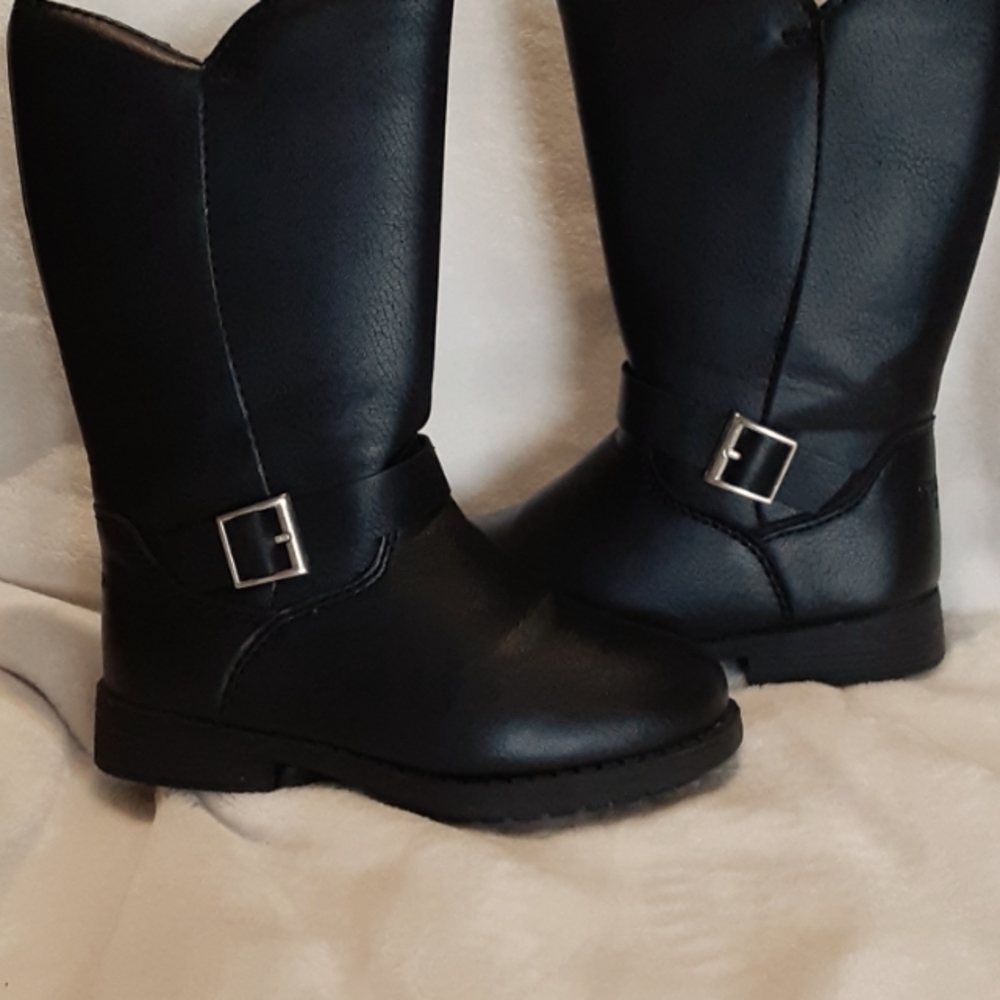 Oshkosh  girls black boots size 9 mo